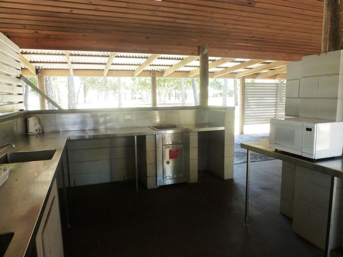 Nrma Woodgate Beach Holiday Park Buitenkant foto